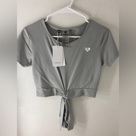 Workout top - Picture 1 of 2